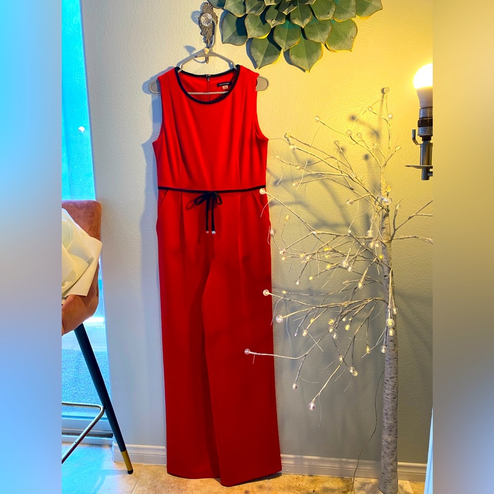✨♥️TOMMY HILFIGER RED PANTSUIT SIZE 10♥️✨NWOT✨Polyester♥️✨